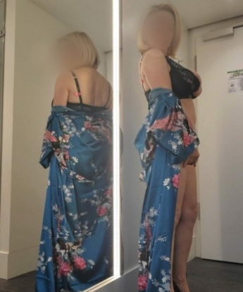 Живу в красивой Москве 🏙️ и готова подарить тебе незабываемые моменты наслаждения. Мои услуги – это искусство соблазнения, ощущение неповторимой связи и удовольствие безграничных возможностей. Я истинная мастерица в искусстве массажа 💆♀️ и могу расслабить твое тело до предела. Со мной ты почувствуешь себя привилегированным и особенным, ведь мое внимание будет полностью сосредоточено только на тебе. Мои отзывы говорят сами за себя – клиенты оценили мою страсть и умение создавать пикантную атмосферу. В моих фото ты увидишь всю раскрепощенную красоту и сексуальность, которую я готова подарить. Встречайся со мной и окунись в мир чувственных наслаждений 💋. 5827, 39 лет